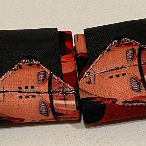 Anime-Inspired Workout Wrist Wrap - Stylish Gym Wristband for Fitness Enthusiast - Picture 3 of 6